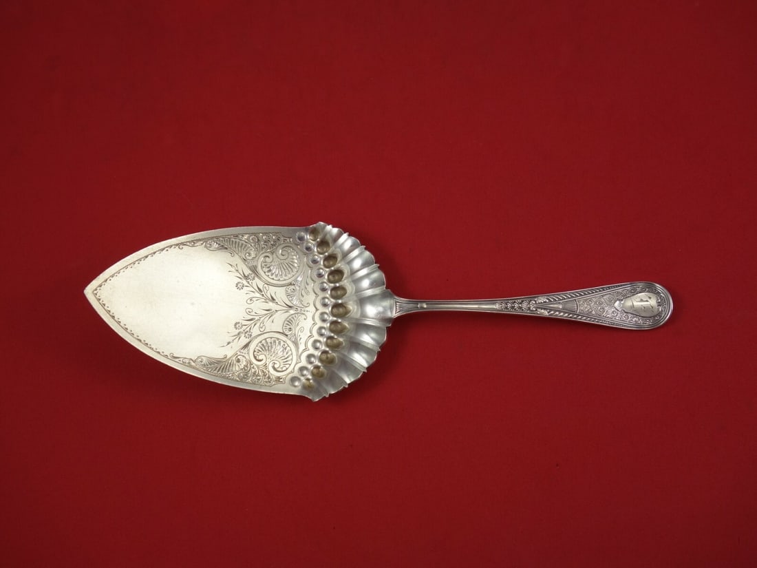 Gorham Hindostanee Sterling Silver Pie Server Brite-Cut 8 1/4": Gorham Hindostanee Sterling Silver Pie Server Brite-Cut 8 1/4" This exquisite pie server features the Hindostanee pattern by Gorham, crafted from high-quality sterling silver. Measuring 8 1/4" in leng