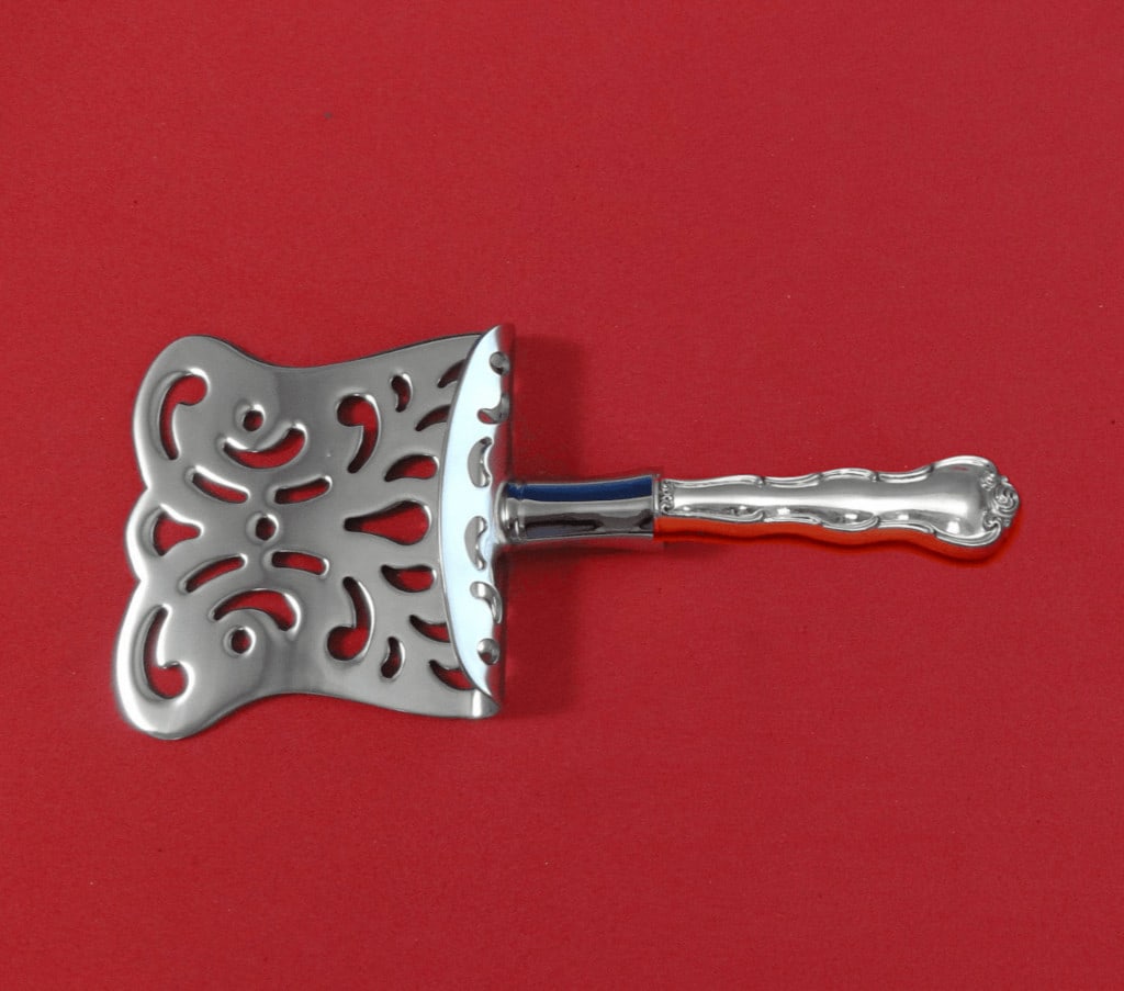 Gorham Rondo Sterling Silver 6 Inch Petit Four Server Custom Made: Gorham Rondo Sterling Silver 6 Inch Petit Four Server Custom Made Introducing the Rondo by Gorham Sterling Silver Petit Four Server, a beautifully crafted serving piece measuring 6 inches. This custom