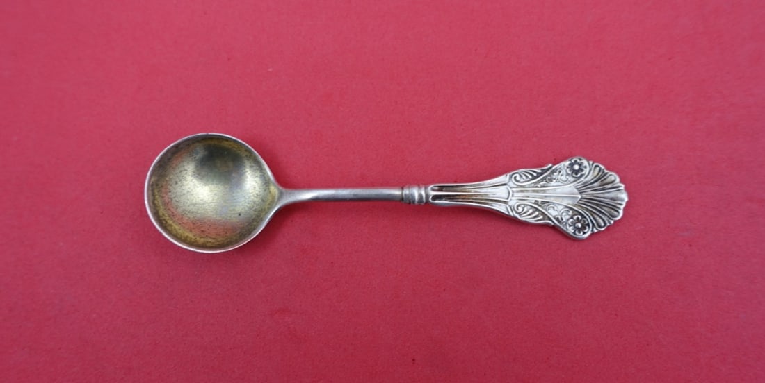 Sterling Silver Salt Spoon Corinthian Pattern by John Polhamus for Shiebler Gold Wash: Sterling Silver Salt Spoon Corinthian Pattern by John Polhamus for Shiebler Gold Wash This is a sterling silver master salt spoon in the Corinthian pattern by John Polhamus, made by Shiebler. The spoo