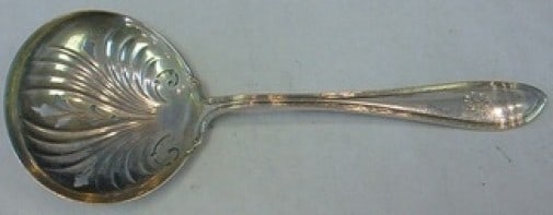 Frank Smith Pilgrim Sterling Silver Gold Washed Pea Spoon 8 5/8": Frank Smith Pilgrim Sterling Silver Gold Washed Pea Spoon 8 5/8" This exquisite pea spoon, crafted in sterling silver by Frank Smith, features the elegant Pilgrim pattern. Measuring 8 5/8 inches, this