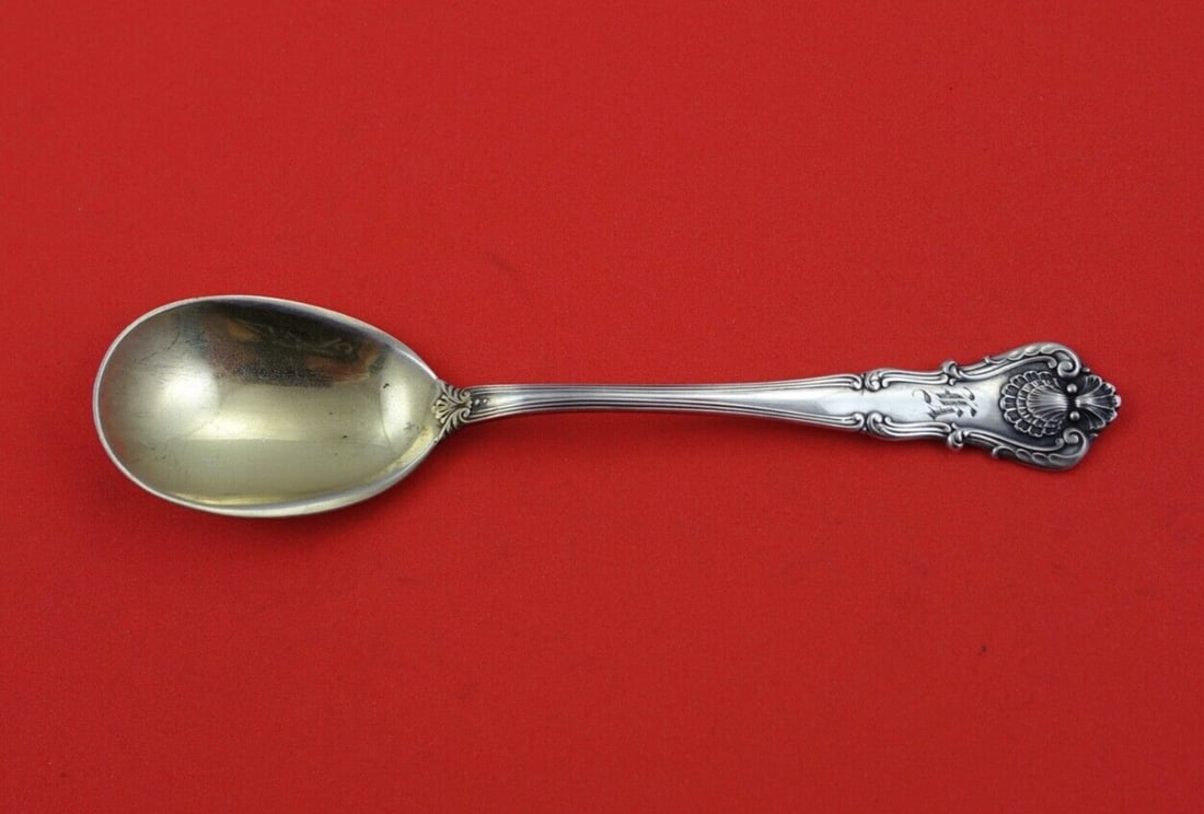 Durgin New Queens Sterling Silver Sugar Spoon 5 3/4 Inch: Durgin New Queens Sterling Silver Sugar Spoon 5 3/4 Inch This exquisite sugar spoon features the elegant New Queens pattern by Durgin, crafted from high-quality sterling silver. Measuring 5 3/4 inches