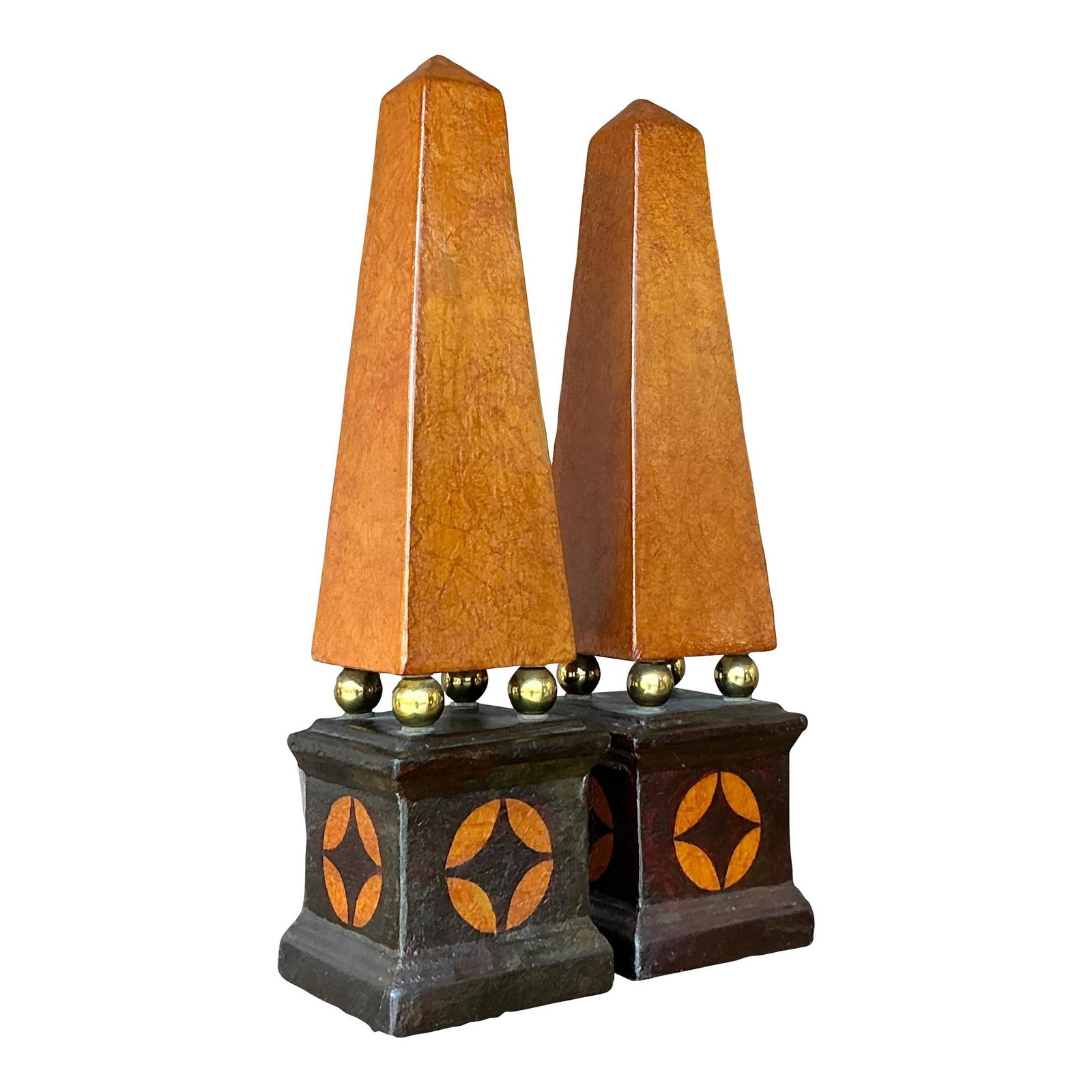 Exquisite Vintage Boho Leather Obelisks Pair with Brass Accents: Exquisite Vintage Boho Leather Obelisks Pair with Brass Accents Enhance your living space with this stunning pair of vintage boho leather obelisks. Featuring a rich, warm-toned leather finish compleme