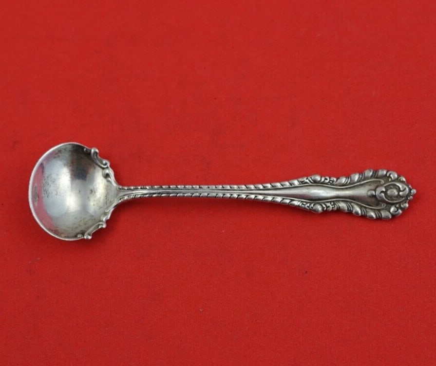 Dominick & Haff Mazarin Sterling Silver Master Salt Spoon 4 1/4": Dominick & Haff Mazarin Sterling Silver Master Salt Spoon 4 1/4" This exquisite serving spoon, a master salt spoon in the Mazarin pattern by Dominick & Haff, showcases the timeless elegance of sterlin