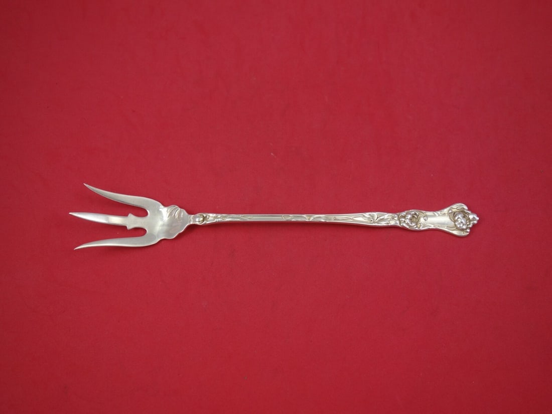 Wallace Peony Sterling Silver 3-Tine Lettuce Fork 9 1/8": Wallace Peony Sterling Silver 3-Tine Lettuce Fork 9 1/8" This elegant 3-tine lettuce fork is crafted from sterling silver and features the exquisite Peony pattern by Wallace. Measuring 9 1/8 inches, i