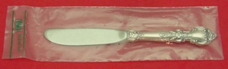 Lunt Delacourt Sterling Silver Butter Spreader Modern 6.25 Inches: Lunt Delacourt Sterling Silver Butter Spreader Modern 6.25 Inches This Delacourt butter spreader by Lunt is a beautifully crafted piece made from sterling silver, featuring a modern hollow handle desi