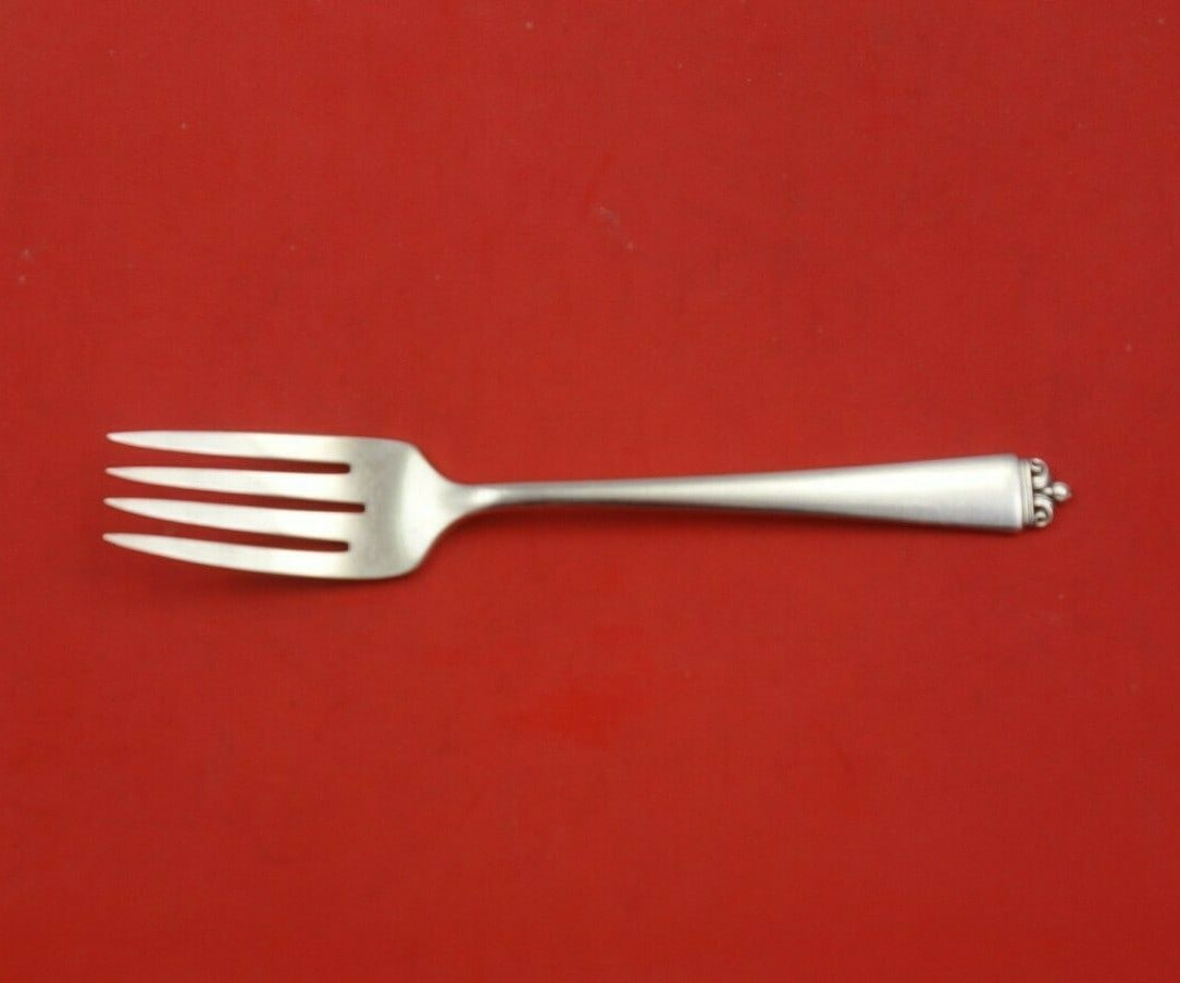 Oneida Reigning Beauty Sterling Silver Salad Fork 6 5/8 Inch: Oneida Reigning Beauty Sterling Silver Salad Fork 6 5/8 Inch This exquisite salad fork from the Reigning Beauty pattern by Oneida is crafted from high-quality sterling silver, measuring 6 5/8 inches i