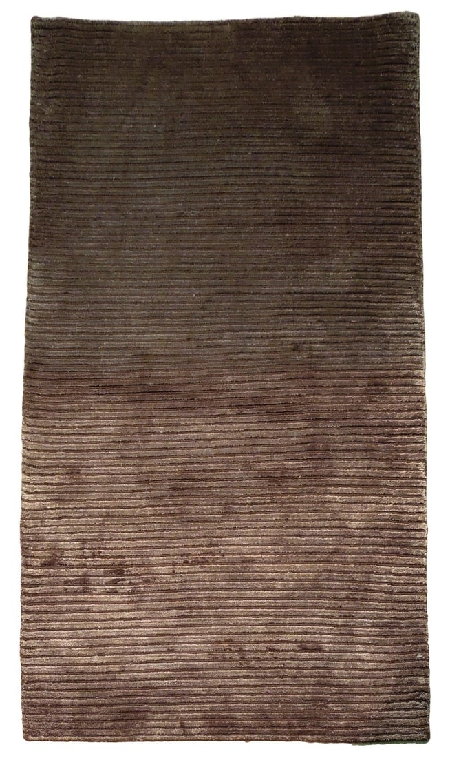Chic 2.8 x 4.10 Chocolate Brown Handmade Contemporary Rug: Chic 2.8 x 4.10 Chocolate Brown Handmade Contemporary Rug Free continental US Shipping Enhance your home with this elegant Chocolate Brown Contemporary Rug, designed to bring warmth and style to any r