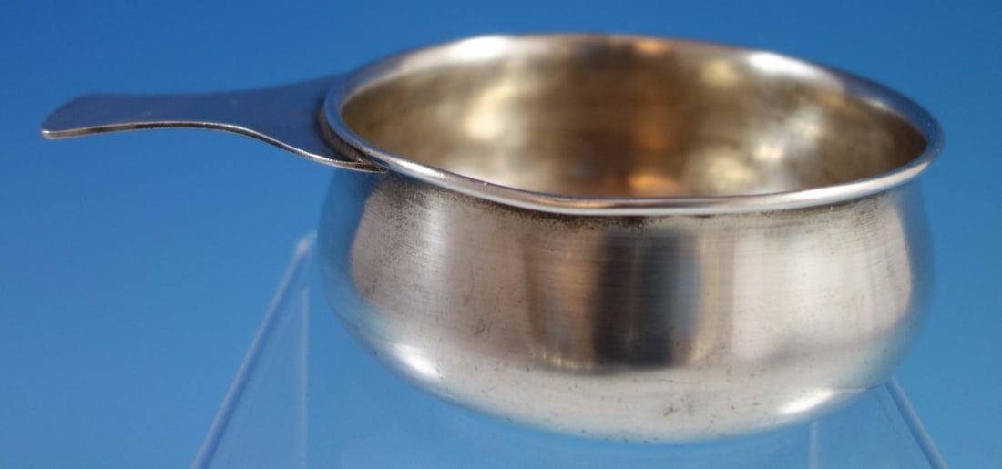 Allan Adler Sterling Silver Porringer Arts and Crafts 1 3/4 x 7: Allan Adler Sterling Silver Porringer Arts and Crafts 1 3/4 x 7 This exquisite porringer by Allan Adler showcases the beauty of Arts & Crafts design. Crafted from high-quality sterling silver, it meas
