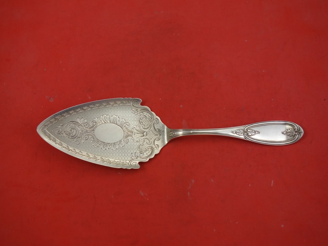 Gale & Caldwell Olive Sterling Silver Pie Server Engraved Shells 10.5": Gale & Caldwell Olive Sterling Silver Pie Server Engraved Shells 10.5" This exquisite pie server, crafted from sterling silver, features an elegant shell engraving on the blade. Designed in the Olive