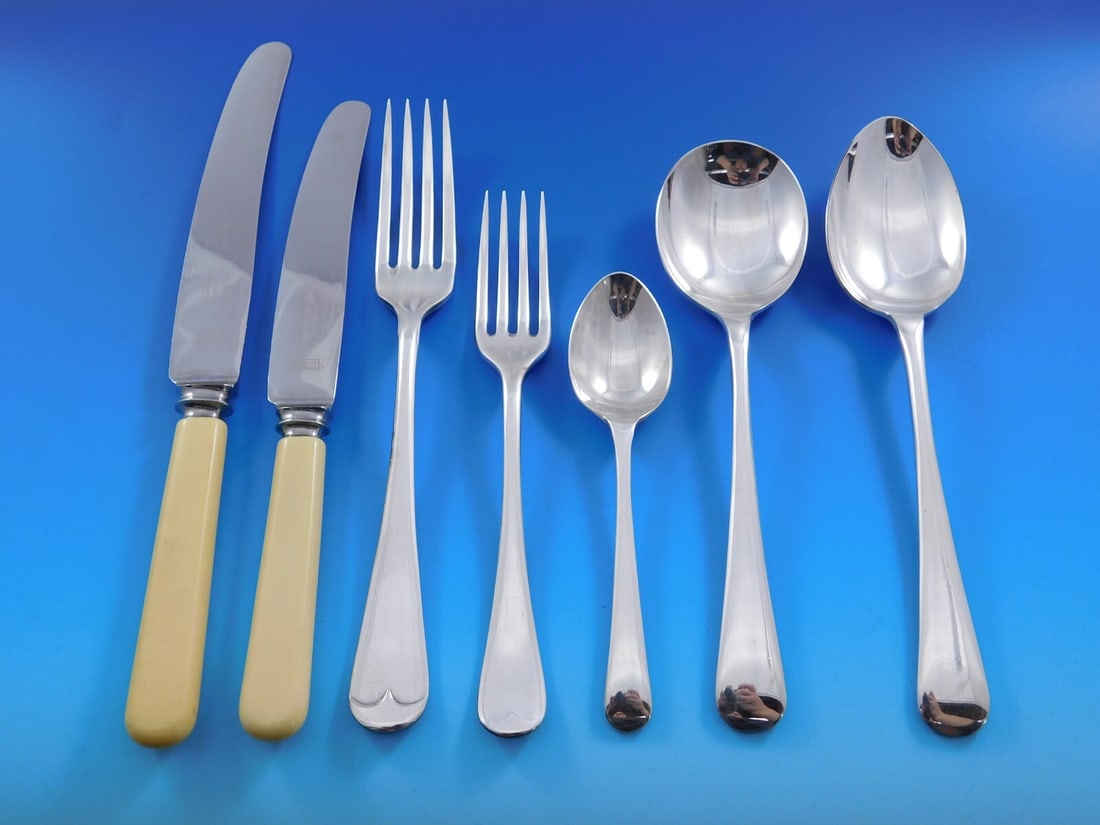 Arthur Price Rattail Silverplated Flatware Set 14 Pieces Vintage: Arthur Price Rattail Silverplated Flatware Set 14 Pieces Vintage Experience the elegance of dining with the Rattail Silverplated Flatware Set by Arthur Price, a renowned name in cutlery since 1902. Th
