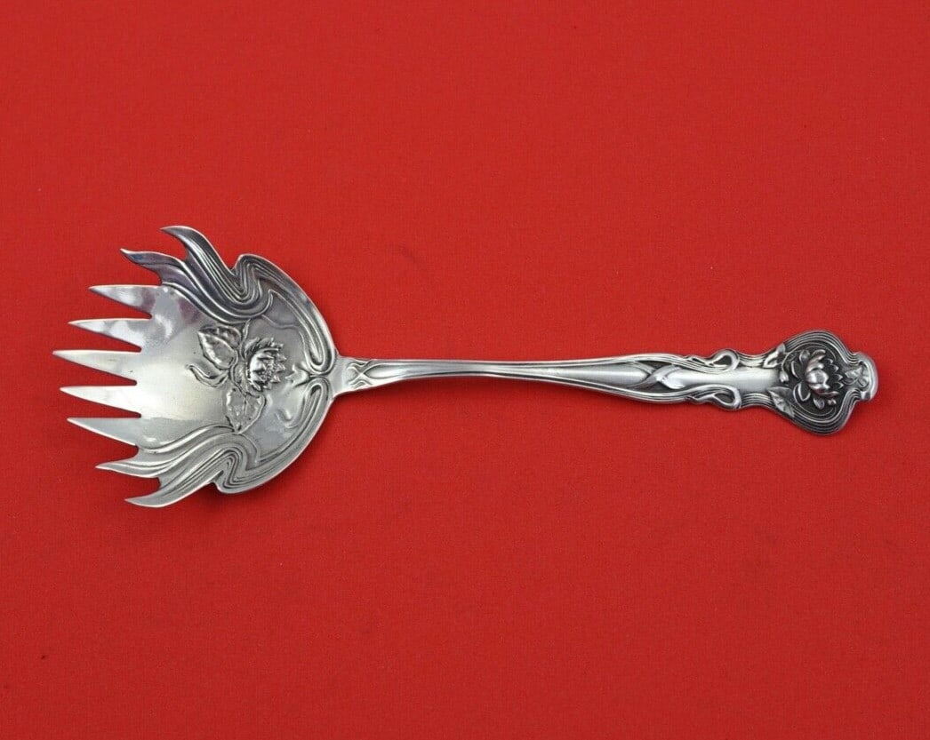 Paye and Baker Pond Lily Sterling Silver Sardine Fork Art Nouveau 5 1/4": Paye and Baker Pond Lily Sterling Silver Sardine Fork Art Nouveau 5 1/4" Discover this exquisite Pond Lily sardine fork by Paye and Baker, crafted in sterling silver. Measuring 5 1/4" in length, this