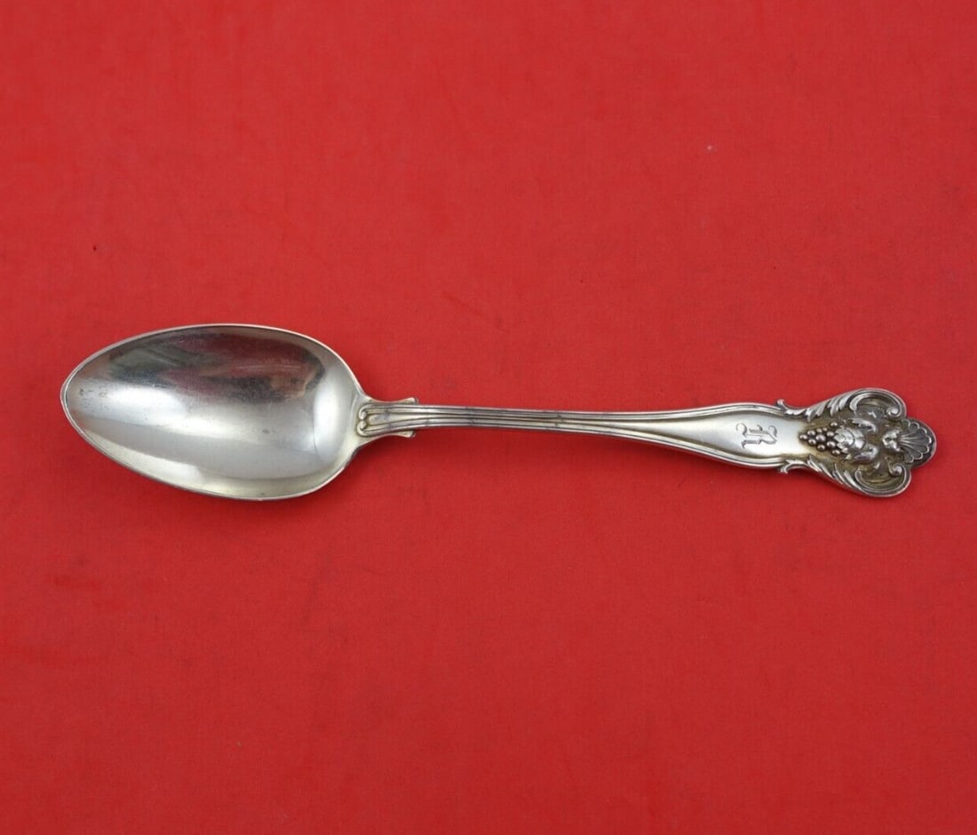 Durgin New Vintage Sterling Silver Place Soup Spoon 7 1/4": Durgin New Vintage Sterling Silver Place Soup Spoon 7 1/4" Discover the elegance of the New Vintage pattern by Durgin with this exquisite sterling silver place soup spoon. Measuring 7 1/4" long, this