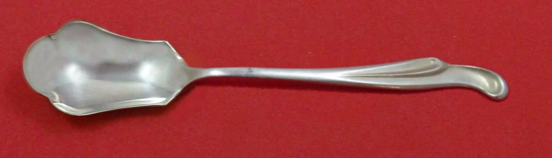 Stieff Sterling Silver Relish Scoop Silver Surf 5 3/4 inches: Stieff Sterling Silver Relish Scoop Silver Surf 5 3/4 inches This exquisite relish scoop is crafted from sterling silver in the elegant Silver Surf pattern by Stieff. Measuring 5 3/4 inches, this cust