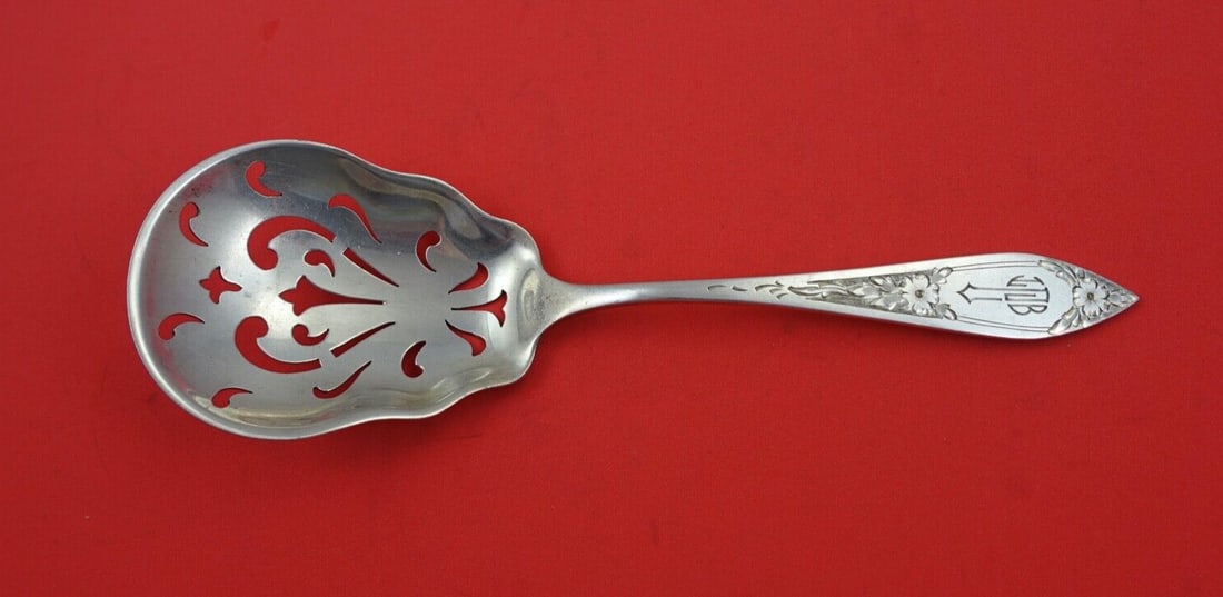 Stieff Lady Claire Sterling Silver 8 Inch Pea Ice Spoon: Stieff Lady Claire Sterling Silver 8 Inch Pea Ice Spoon This exquisite pea spoon / ice spoon is crafted from sterling silver and features the elegant Lady Claire pattern by Stieff. Measuring 8 inches