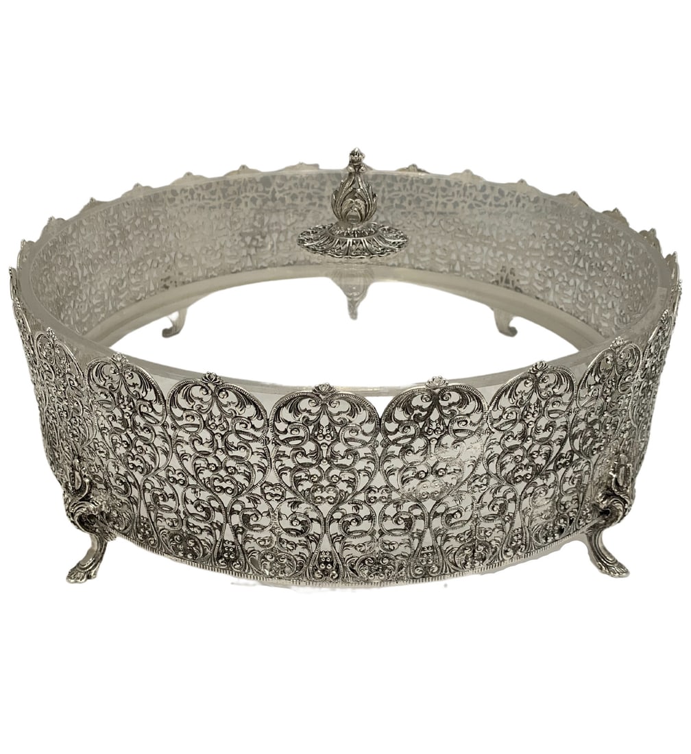 Handmade 925 Sterling Silver Lucite Floral Matzah Holder 5 Inch: Handmade 925 Sterling Silver Lucite Floral Matzah Holder 5 Inch This exquisite Matzah holder is crafted from fine 925 sterling silver and lucite, showcasing intricate handmade filigree lace floral des