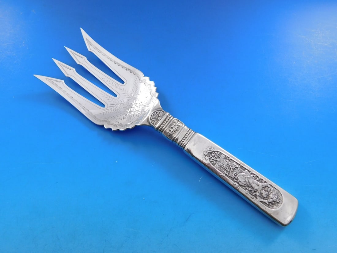 Gorham Fontainebleau Sterling Silver Fish Serving Fork 8.5" Bright-Cut: Gorham Fontainebleau Sterling Silver Fish Serving Fork 8.5" Bright-Cut This exquisite fish serving fork is part of the Fontainebleau pattern by Gorham. Crafted from high-quality sterling silver, this