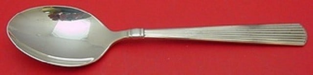 Reed and Barton Ashmont Sterling Silver Soup Spoon 6 3/4 Inches: Reed and Barton Ashmont Sterling Silver Soup Spoon 6 3/4 Inches Experience the elegance of the Ashmont pattern by Reed and Barton with this exquisite sterling silver place soup spoon. Measuring 6 3/4