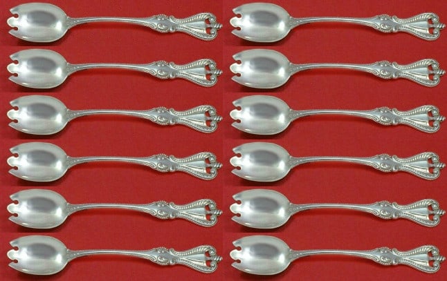 Towle Old Colonial Sterling Silver Ice Cream Fork Set 12 Pieces: Towle Old Colonial Sterling Silver Ice Cream Fork Set 12 Pieces This exquisite 12-piece set of Old Colonial ice cream dessert forks by Towle is crafted from high-quality sterling silver, showcasing th