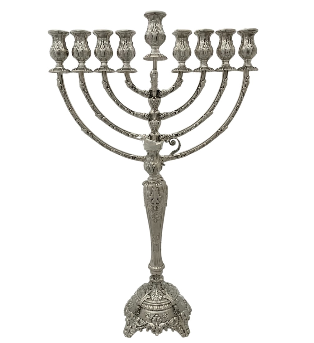 Handmade 925 Sterling Silver Ornate Menorah with Leaf Applique: Handmade 925 Sterling Silver Ornate Menorah with Leaf Applique This exquisite Chanukah Menorah is crafted from fine 925 sterling silver, showcasing a stunning handmade chased leaf applique design that