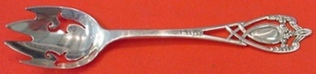 Lunt Monticello Sterling Silver Ramekin Fork Custom Made 5.5 Inches: Lunt Monticello Sterling Silver Ramekin Fork Custom Made 5.5 Inches This exquisite ramekin fork is part of the Monticello pattern by Lunt. Crafted from high-quality sterling silver, this custom-made f