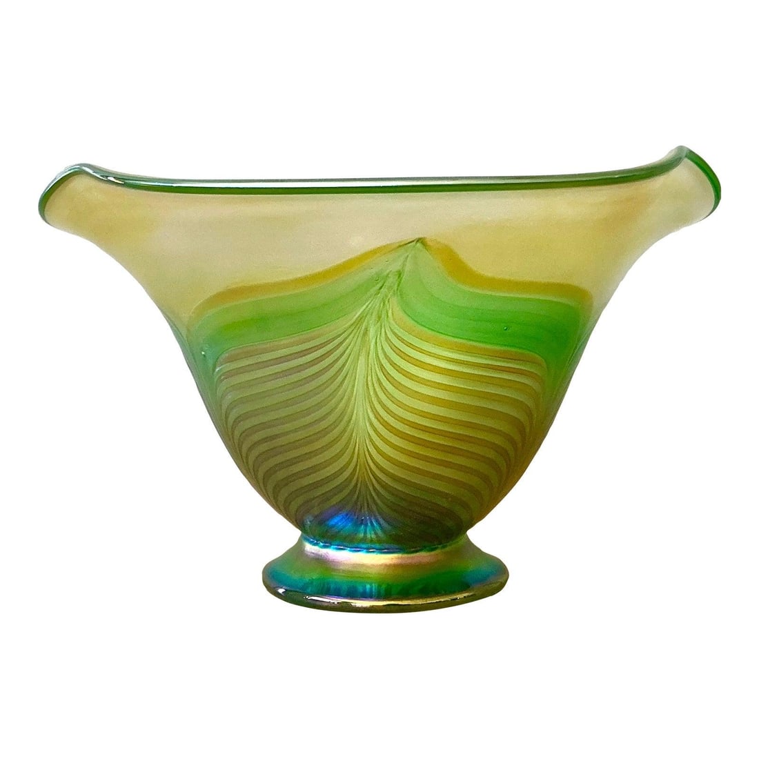 Emerald and Amber Bohemian Art Glass Centerpiece Bowl with Iridescent Pedestal: Emerald and Amber Bohemian Art Glass Centerpiece Bowl with Iridescent Pedestal This vintage Czech Fusion Z art glass bowl exemplifies Bohemian glassmaking with its vibrant blend of deep emerald green