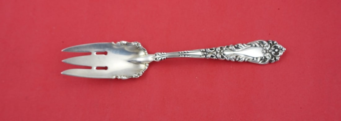 Amston Sterling Silver Athene Crescendo Pastry Fork 3-Tine 5 7/8": Amston Sterling Silver Athene Crescendo Pastry Fork 3-Tine 5 7/8" Discover the elegance of the Athene / Crescendo pastry fork by Amston, crafted from high-quality sterling silver. This exquisite piece