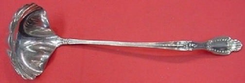 Tiffany & Co. Richelieu Sterling Silver Sauce Ladle Shell Bowl 7": Tiffany & Co. Richelieu Sterling Silver Sauce Ladle Shell Bowl 7" This exquisite sauce ladle is crafted from sterling silver and features the elegant Richelieu pattern by Tiffany & Co. Measuring 7 inc