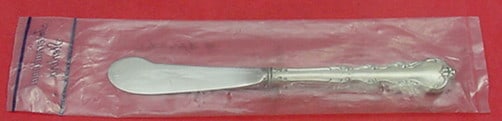 International Sterling Silver Angelique Butter Spreader 6 3/4" New: International Sterling Silver Angelique Butter Spreader 6 3/4" New Introducing the Angelique Butter Spreader, a stunning piece from International Sterling Silver, measuring 6 3/4 inches. This exquisit
