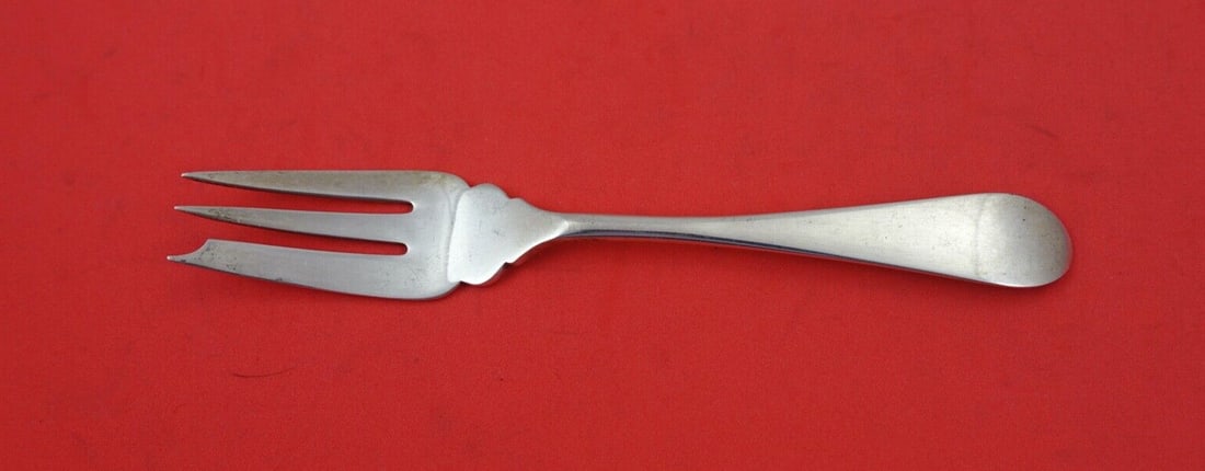 Shepheard & Co. Irish Rib Sterling Silver 3-Tine Fish Fork 6.5": Shepheard & Co. Irish Rib Sterling Silver 3-Tine Fish Fork 6.5" This exquisite Irish Rib fish fork from Shepheard & Co. is crafted from high-quality sterling silver. Featuring a classic 3-tine design,