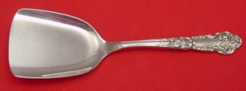 Reed and Barton French Renaissance Sterling Silver 5 Inch Nut Shovel: Reed and Barton French Renaissance Sterling Silver 5 Inch Nut Shovel This elegant 5" Sterling Silver Nut Shovel, crafted by Reed and Barton, showcases the exquisite French Renaissance pattern. It is a