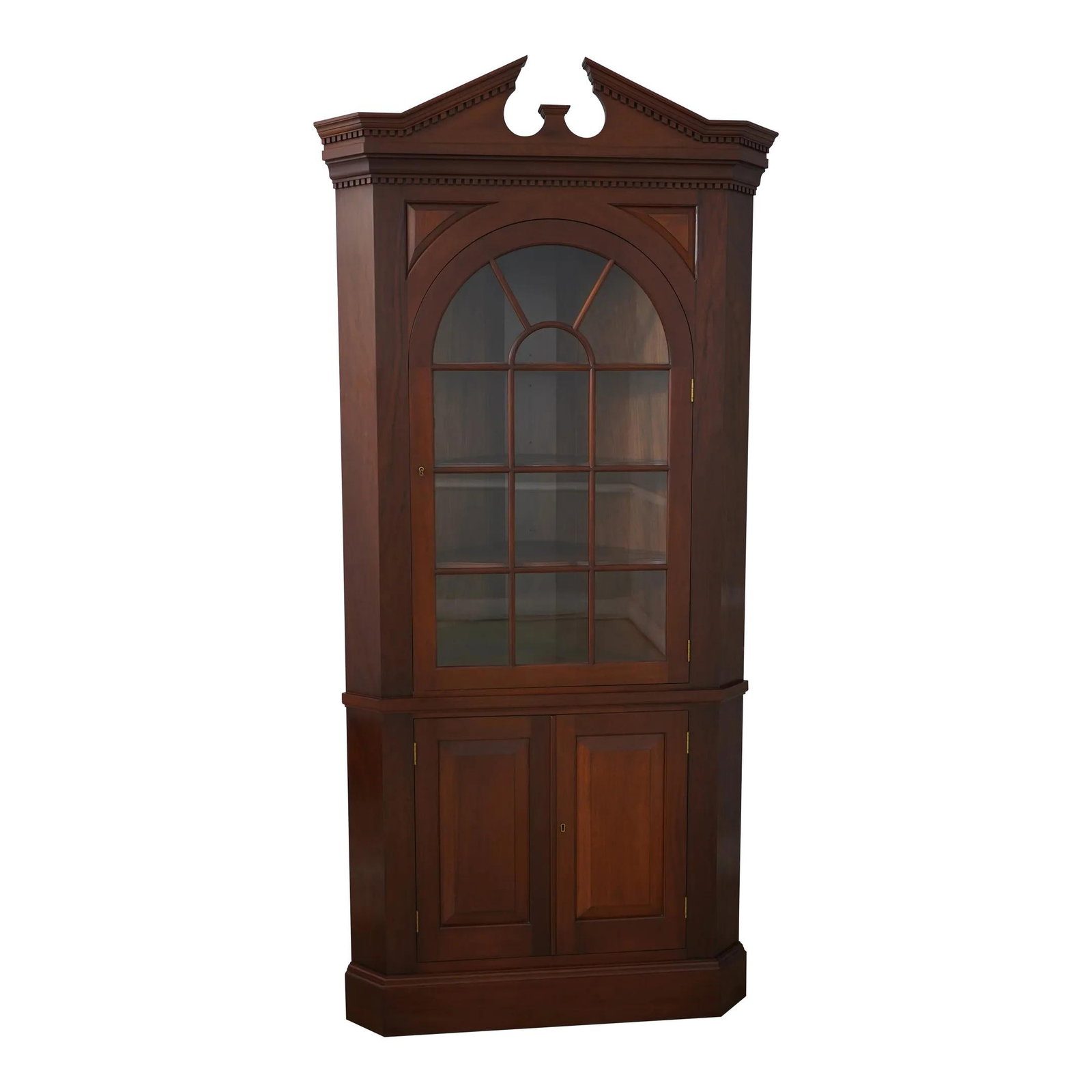 Biggs Chippendale Mahogany Corner China Cabinet with Glass Doors: Biggs Chippendale Mahogany Corner China Cabinet with Glass Doors This exquisite Biggs Chippendale Mahogany Corner China Cabinet features high-quality construction and a classic design that enhances an