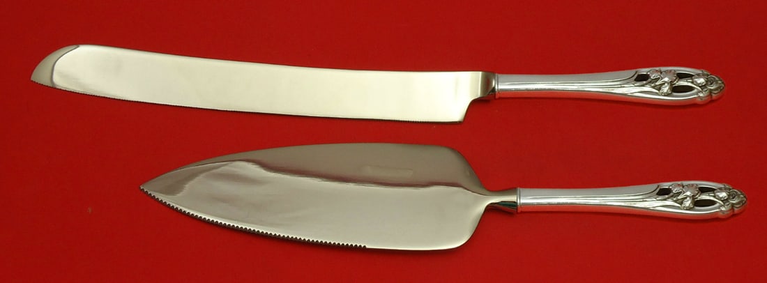 International Sterling Silver Iris Wedding Cake Set 2pc Custom Made: International Sterling Silver Iris Wedding Cake Set 2pc Custom Made This exquisite Silver Iris wedding cake set by International Sterling features a beautifully crafted sterling silver knife and cake