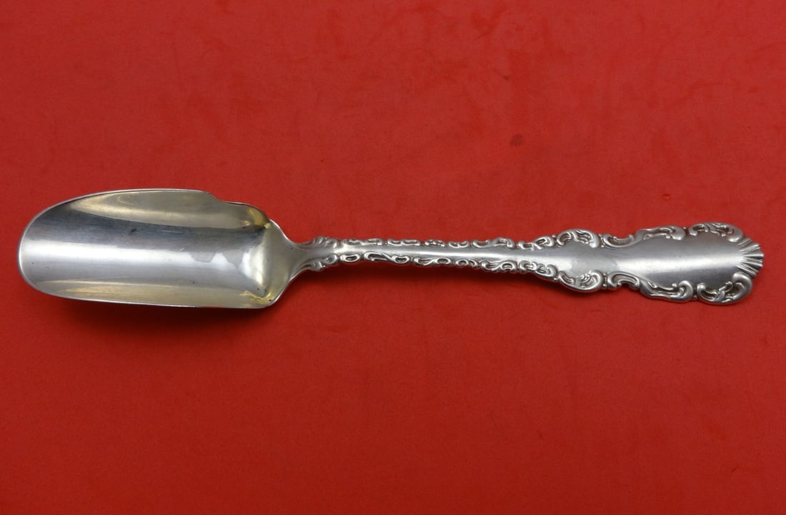 Whiting Gorham Louis XV Sterling Silver Cheese Scoop 7 1/8 inches: Whiting Gorham Louis XV Sterling Silver Cheese Scoop 7 1/8 inches This exquisite cheese scoop, crafted in the Louis XV pattern by Whiting and Gorham, features a beautiful sterling silver composition.