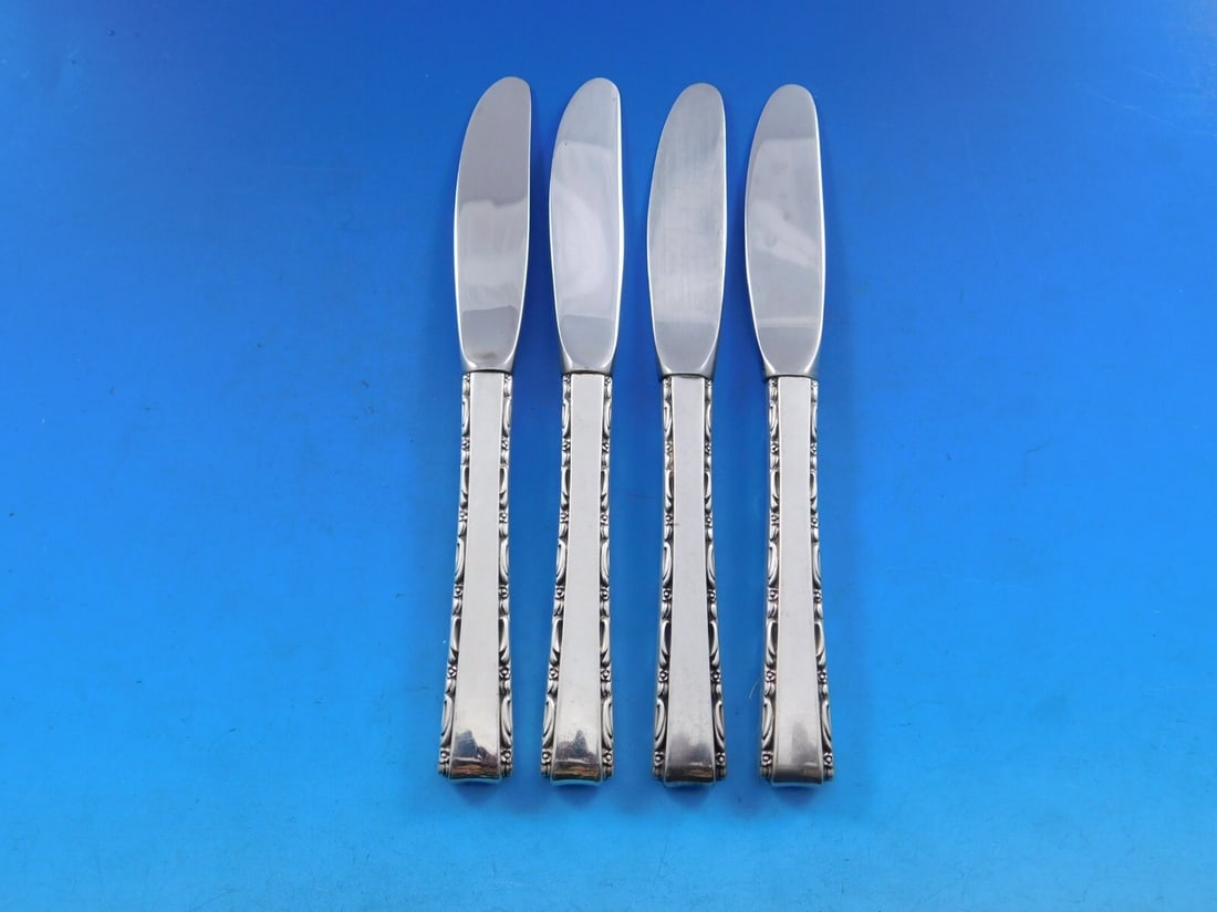 Lunt Madrigal Sterling Silver Butter Spreader Set of 4 Modern 6 1/8 in: Lunt Madrigal Sterling Silver Butter Spreader Set of 4 Modern 6 1/8 in Enhance your dining experience with this elegant set of four butter spreaders from the Madrigal pattern by Lunt. Crafted from hig