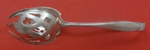 Lafayette Towle Sterling Silver Ice Tong 6.5 Inch Vintage: Lafayette Towle Sterling Silver Ice Tong 6.5 Inch Vintage This exquisite ice tong is crafted from sterling silver and features the elegant Lafayette pattern by Towle. Measuring 6 1/2 inches, it showca