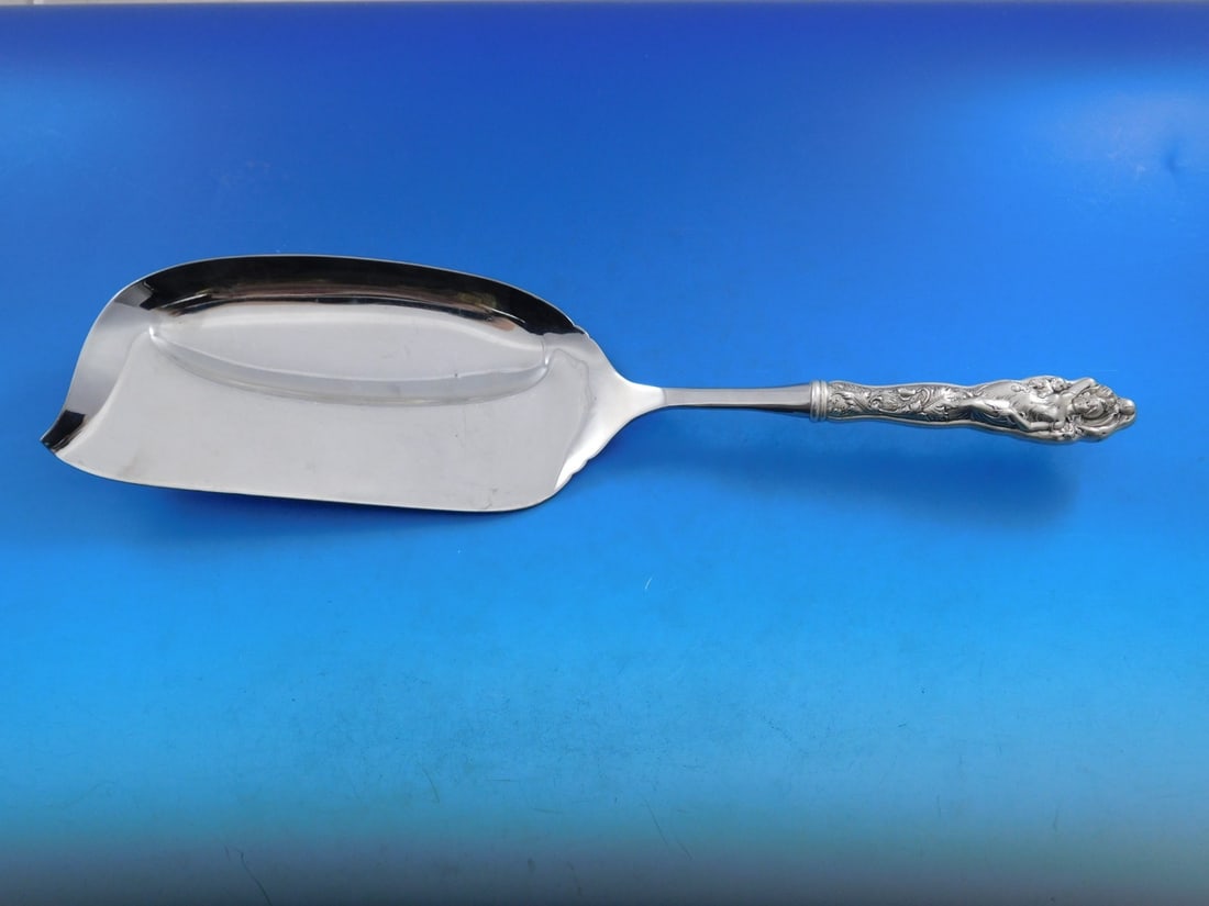 Reed & Barton Love Disarmed Sterling Silver Crumber 13.5": Reed & Barton Love Disarmed Sterling Silver Crumber 13.5" This exquisite crumber is crafted by Reed & Barton in their elegant Love Disarmed pattern, showcasing the timeless beauty of Art Nouveau desig