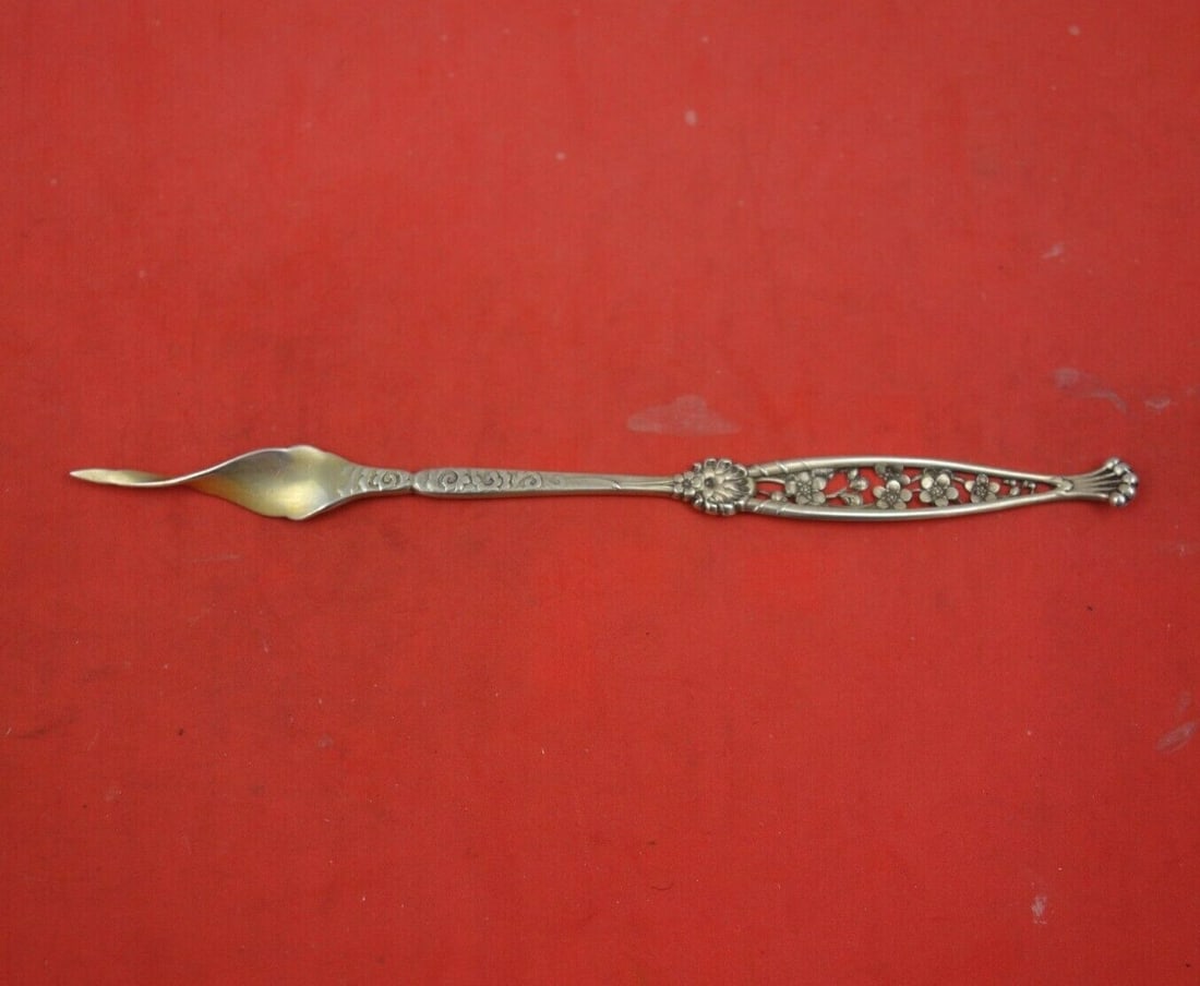 Whiting Sterling Silver Butter Pick Twisted 6 1/8 Inch Antique Serving Piece: Whiting Sterling Silver Butter Pick Twisted 6 1/8 Inch Antique Serving Piece This exquisite butter pick from Whiting is a stunning example of sterling silver craftsmanship. Measuring 6 1/8 inches, it