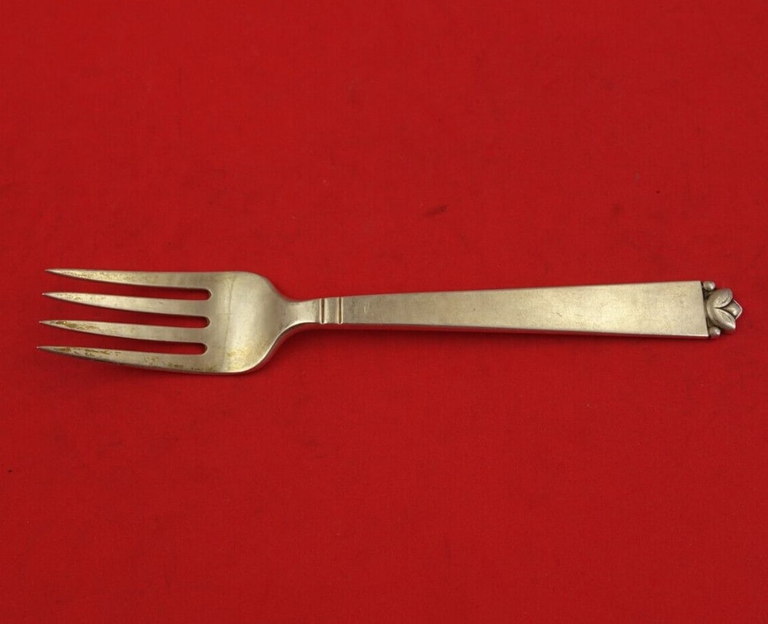 Old Newbury Crafters Oak Leaf Sterling Silver Salad Fork: Old Newbury Crafters Oak Leaf Sterling Silver Salad Fork This exquisite salad fork showcases the Oak Leaf pattern by Old Newbury Crafters, crafted from high-quality sterling silver (.925). Measuring 6