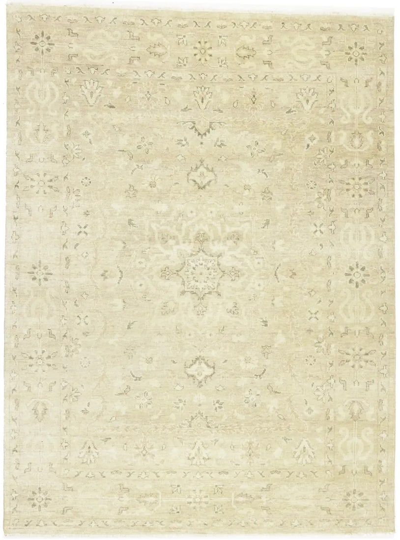 Hand-Knotted Transitional Floral Wool Area Rug 7'6 x 10'0: Hand-Knotted Transitional Floral Wool Area Rug 7'6 x 10'0 Enhance your living space with this Transitional Oriental Rug featuring a muted floral design. Perfect for any room, this area rug measures 7'