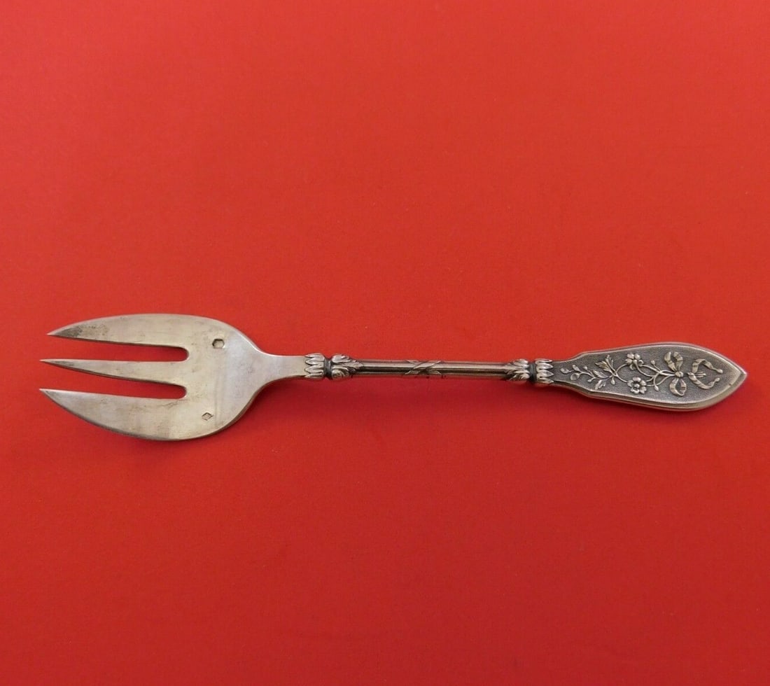 Henin & Cie Grand Cru Sterling Silver Oyster Fork 5 1/4": Henin & Cie Grand Cru Sterling Silver Oyster Fork 5 1/4" This exquisite oyster fork from the Grand Cru pattern by Henin & Cie showcases timeless elegance and craftsmanship. Made from high-quality ster