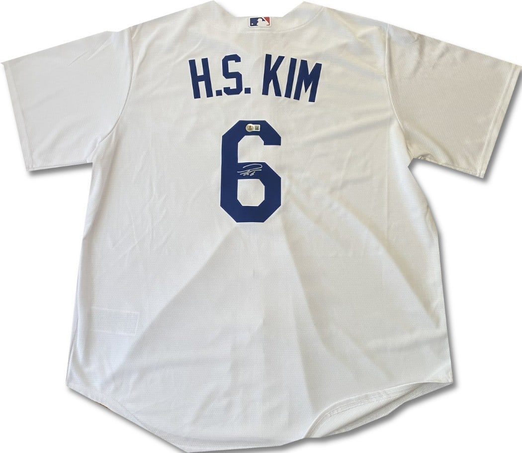 Hye Seong Kim Autographed White Dodgers Jersey Beckett Authenticated: Hye Seong Kim Autographed White Dodgers Jersey Beckett Authenticated This is an original autographed white jersey of Hye Seong Kim, the talented player from the Los Angeles Dodgers. The jersey feature