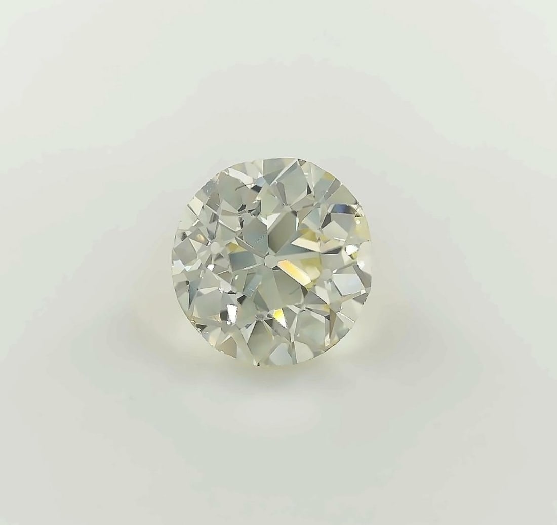 1.40ct Round Old Mine Cut Diamond VS2 in Elegant Box: 1.40ct Round Old Mine Cut Diamond VS2 in Elegant Box This stunning natural and untreated round diamond weighs 1.40 carats and features a classic Old Mine cut. Ideal for setting in a ring or pendant, t