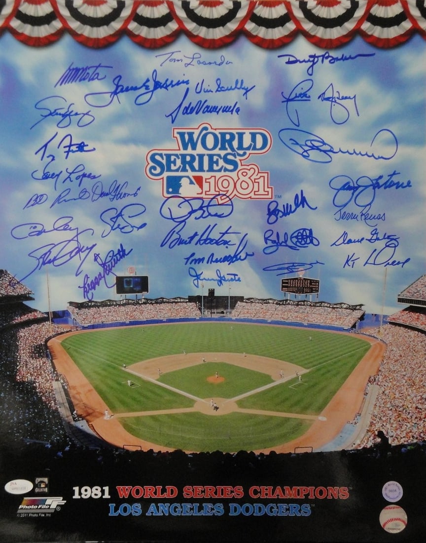 Vin Scully Signed 16x20 Photo Dodgers 1981 WS Authenticated: Vin Scully Signed 16x20 Photo Dodgers 1981 WS Authenticated Celebrate the legacy of the Los Angeles Dodgers with this stunning 16x20 original photograph featuring legendary players Ron Cey, Steve Yeag