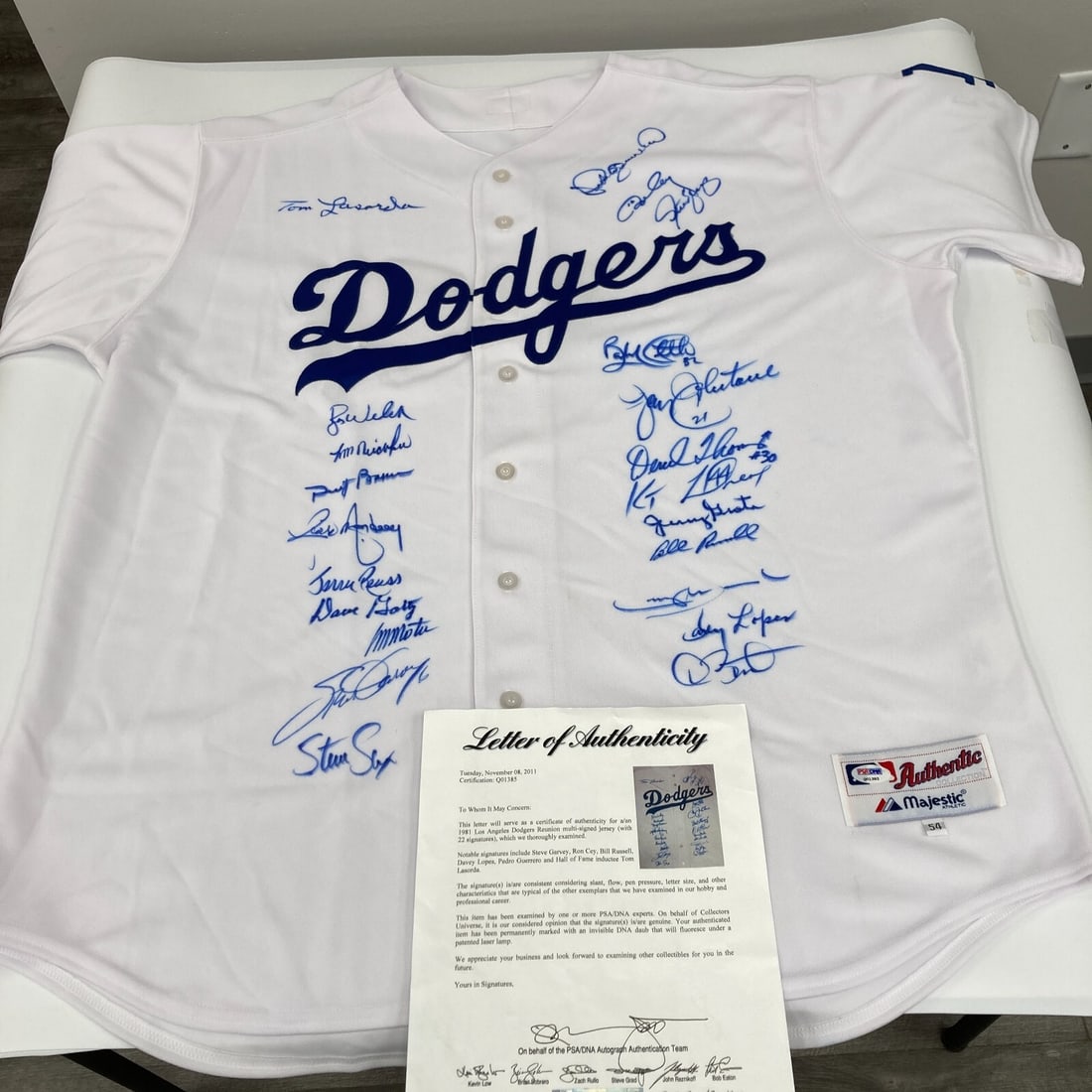 1981 Los Angeles Dodgers Team Signed Jersey with PSA/DNA COA: 1981 Los Angeles Dodgers Team Signed Jersey with PSA/DNA COA Celebrate the legacy of the 1981 Los Angeles Dodgers with this authentic team-signed jersey. This size-54 jersey features the signatures of