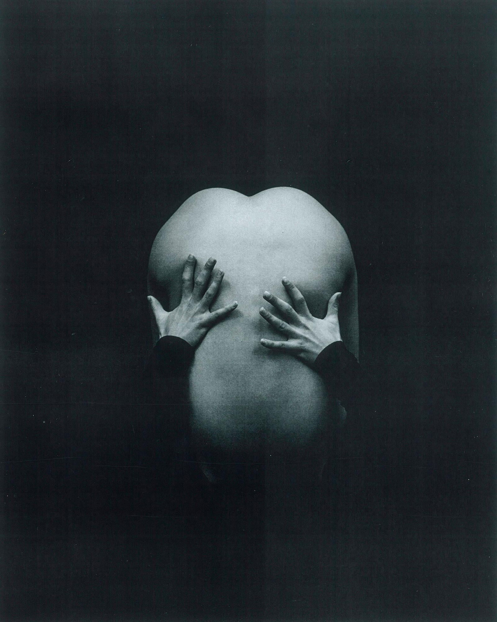 Kseniya Vashchenko The Object Photography 49 x 39 Edition of 3 Contemporary Art: Kseniya Vashchenko The Object Photography 49 x 39 Edition of 3 Contemporary Art "The Object" is a captivating photography piece by Kseniya Vashchenko, measuring 49" x 39". Created in 2020, this digita