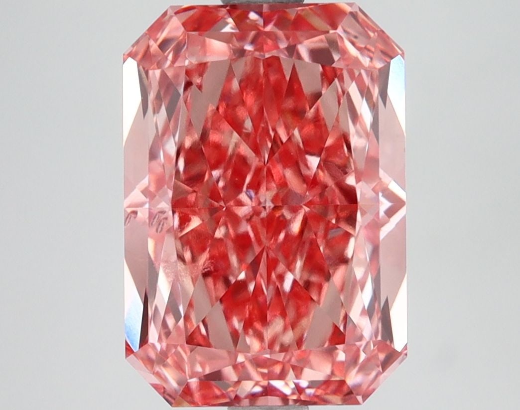 Loose Diamond - RADIANT 4.24ct Fancy Vivid Pink VVS1: Loose Diamond - RADIANT 4.24ct Fancy Vivid Pink VVS1 Source: This is a real non-mined Diamond that has been grown in a lab Shape: RADIANT Carats: 4.24 Color: Fancy Vivid Pink Certification: IGI Video: