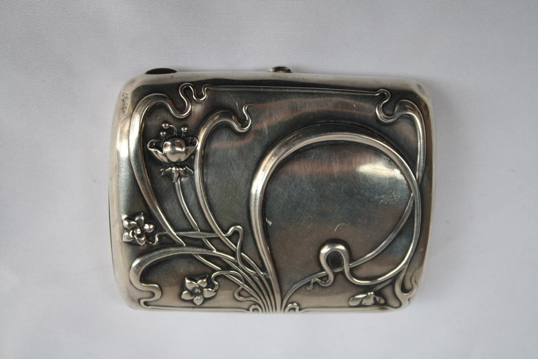 Gorham Art Nouveau Sterling Silver Cigar Card Box 1900s: Gorham Art Nouveau Sterling Silver Cigar Card Box 1900s This exquisite Art Nouveau cigar and card box, crafted by Gorham in the early 1900s, showcases the remarkable design and intricate detailing cha