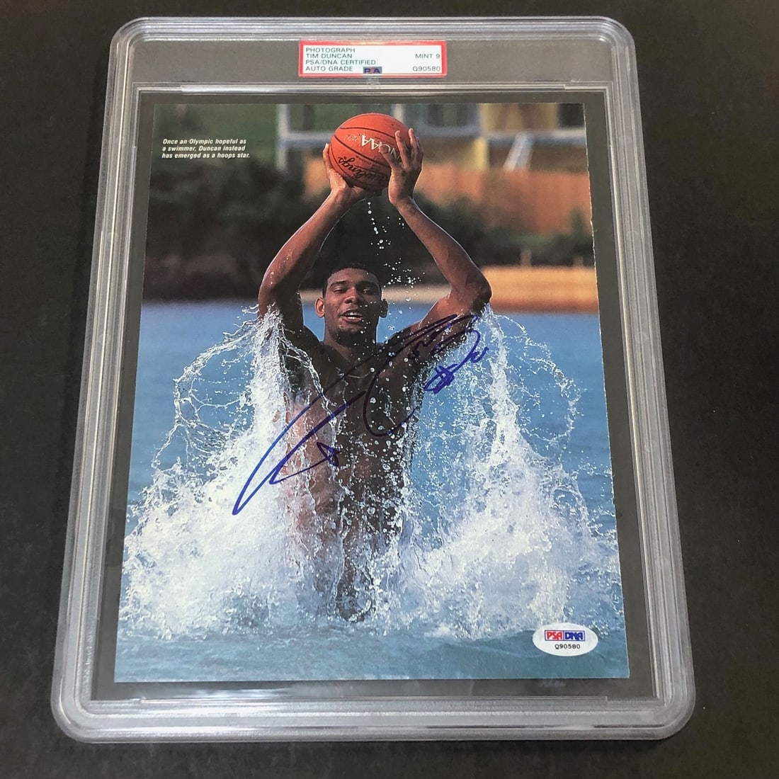 Tim Duncan Signed 8x10 Photo PSA/DNA Autograph Grade 9: Tim Duncan Signed 8x10 Photo PSA/DNA Autograph Grade 9 This is an original 8x10 photograph featuring a signature from basketball legend Tim Duncan, renowned for his illustrious career with the San Ant