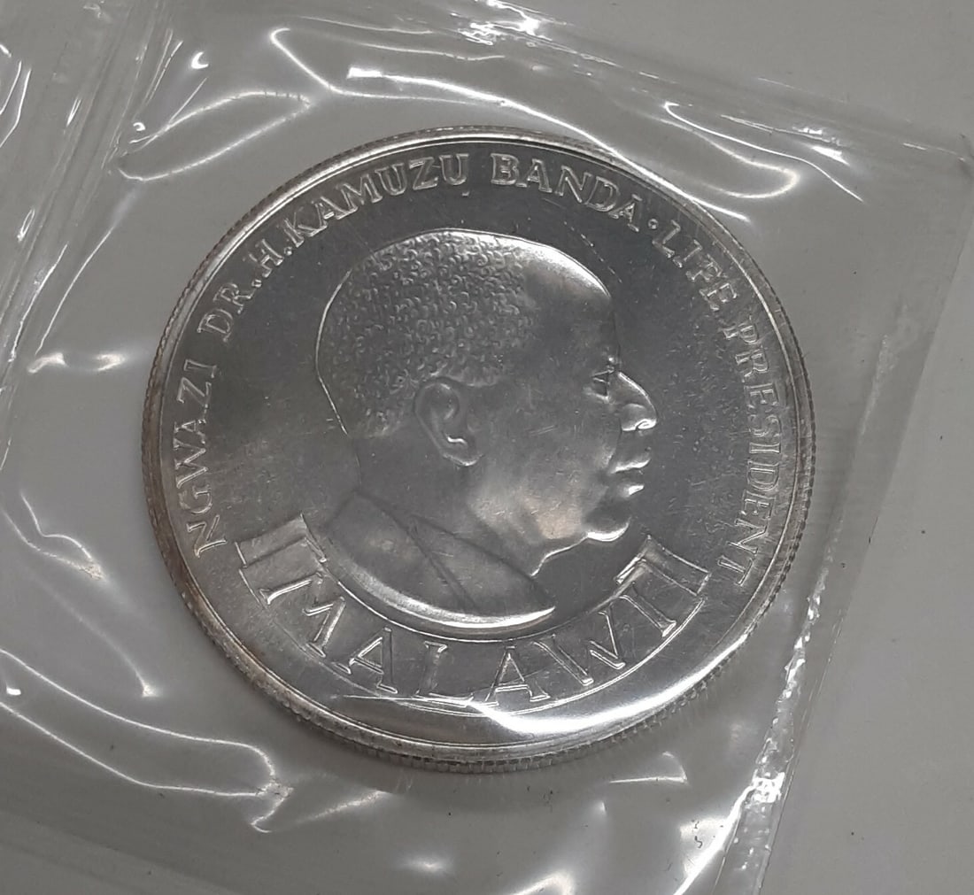 1974 Malawi 10th Independence Anniversary Silver 10 Kwacha Uncirculated Coin: 1974 Malawi 10th Independence Anniversary Silver 10 Kwacha Uncirculated Coin This is a 1974 Republic of Malawi 10 Kwacha silver coin, issued to commemorate the 10th anniversary of Malawi's independenc