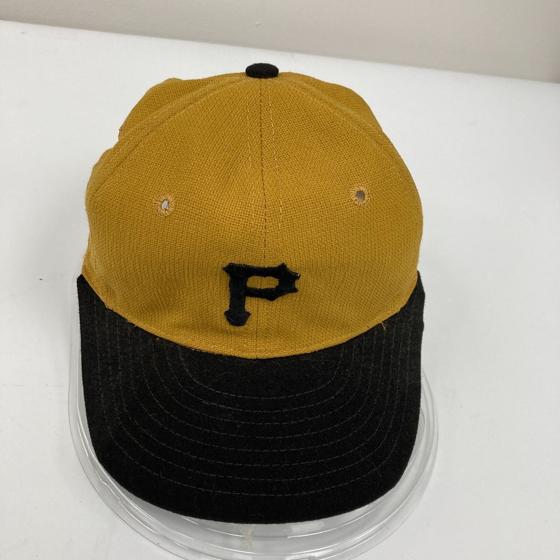 1960s Pittsburgh Pirates Game-Issued Baseball Cap Vintage Memorabilia: 1960s Pittsburgh Pirates Game-Issued Baseball Cap Vintage Memorabilia This vintage 1960's Pittsburgh Pirates baseball cap is a unique piece of memorabilia for any baseball enthusiast. Issued by New Er